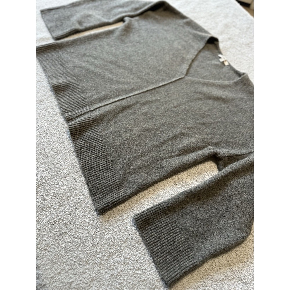 Madewell Donegal‎ Bartlett V-Neck Pullover Sweater in Coziest Yarn Gray Size L - Picture 2 of 12